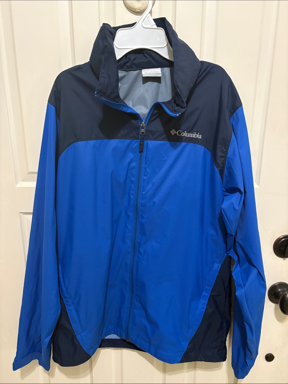 Columbia Men's Blue and Navy Lightweight Windbreaker Jacket